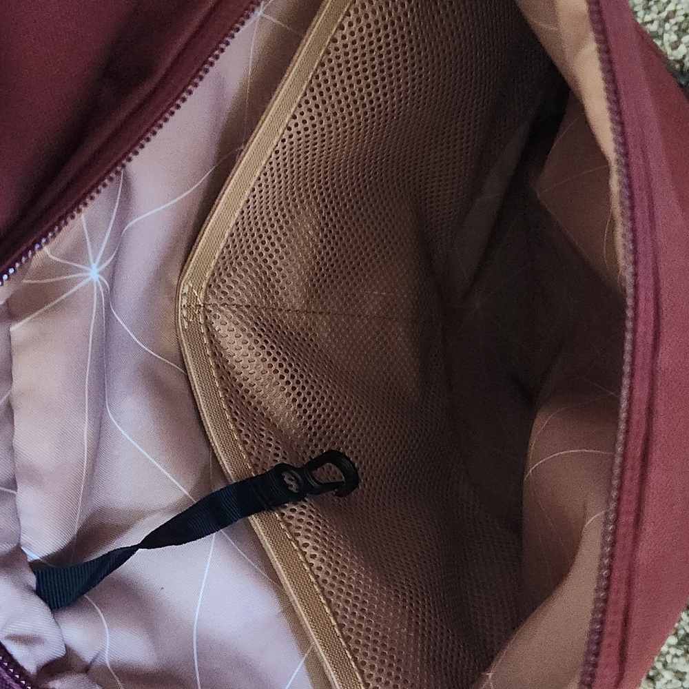 Thule Indago 23L Deep Red Backpack - Picture 6 of 8